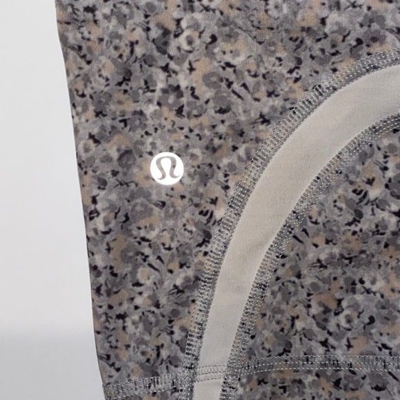 Lululemon 3/4 length Gray Patterned Leggings - Picture 4 of 4